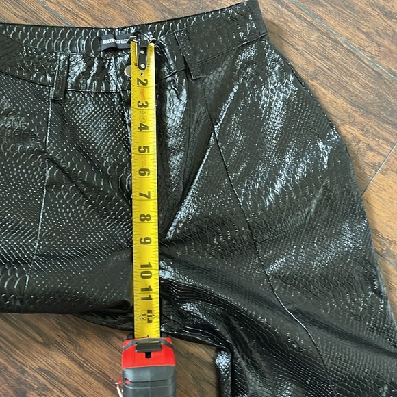 NWT PRETTYLITTLETHING Black croc embossed split hem pants SZ 6 - Picture 8 of 10